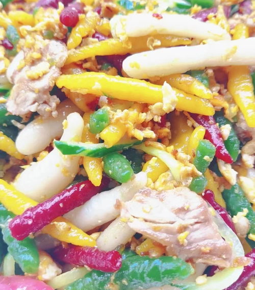 南宁云小主播走进职校学做粉虫 传承广西美食文化新篇章